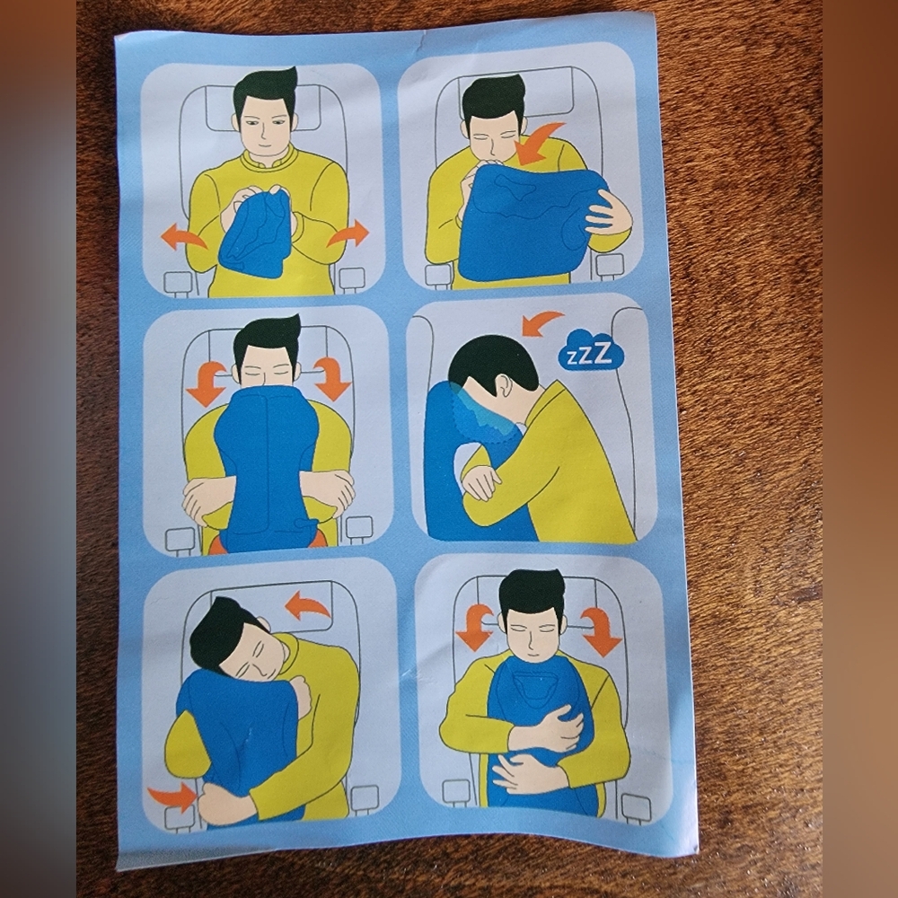 NEW Travel Pillow With Carrying Case, Inflatable, NEW Without Tags - Picture 2 of 5